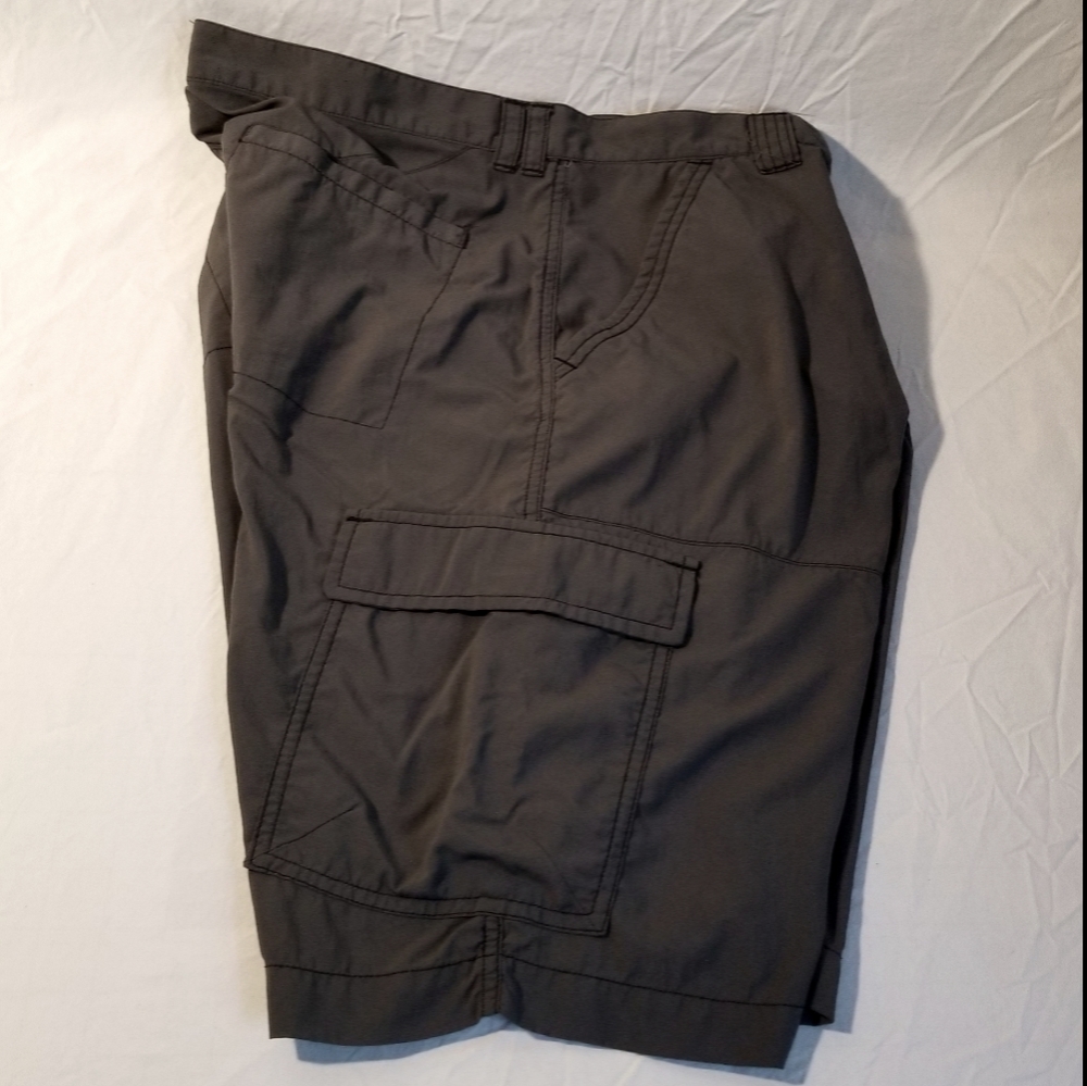Columbia Omni Shade shorts 38